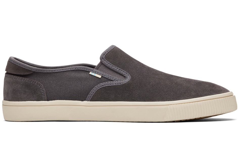 Toms Baja Slip στο πεζοδρόμιο γκρι